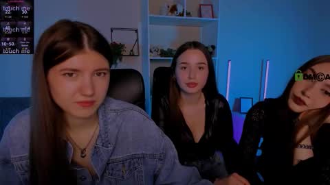 lissa_night online show from 10/10/25, 01:43