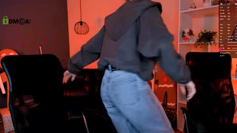 lissa_night online show from 12/23/25, 11:08