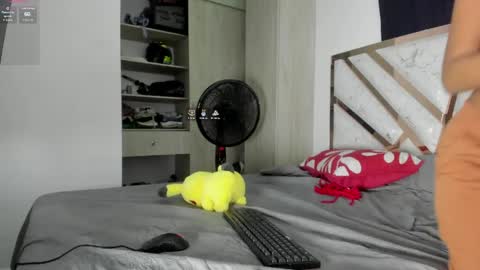 Snapshot of lissa_petitee chatting on 04/15/26, 02:51 lissa_petitee online show from 04/15/26, 02:51