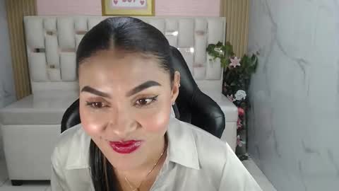 lissandra_s online show from 11/20/25, 08:19