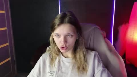 Lena online show from 09/28/25, 04:07