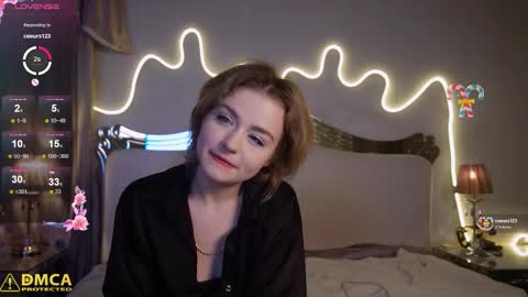 litt1e_emilyy online show from 10/27/25, 09:08
