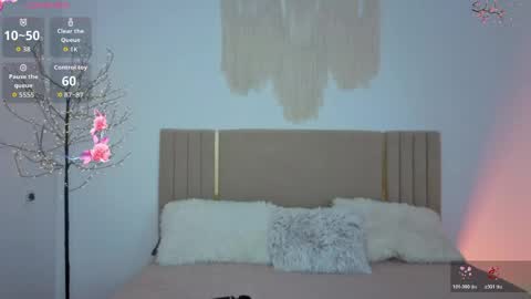 Snapshot of little1_molly chatting on 05/19/26, 01:56 Molly online show from 05/19/26, 01:56
