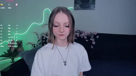 Snapshot of little__caprice chatting on 11/11/25, 07:19 Bella online show from 11/11/25, 07:19