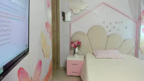 little__doll18 online show from 11/28/25, 10:18