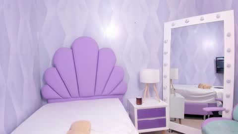 Snapshot of little__doll18 chatting on 12/21/25, 10:44 little__doll18 online show from 12/21/25, 10:44