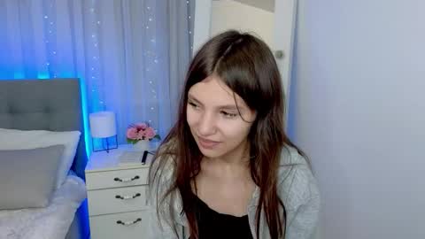 Snapshot of little__lunaa chatting on 11/13/25, 12:04 online show from 11/13/25, 12:04