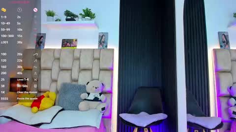 Sophie ---- connected from 1400 to 2100 Colombia time online show from 10/09/25, 07:45