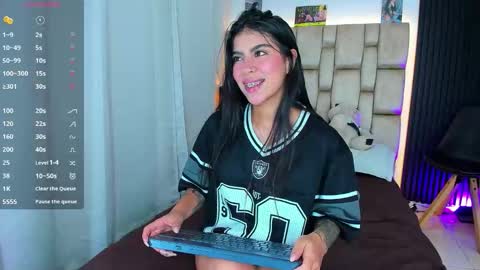 Sophie ---- connected from 1400 to 2100 Colombia time online show from 11/01/25, 07:38