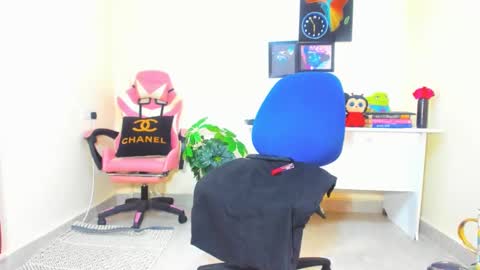 Snapshot of little_africa chatting on 12/14/24, 09:40 little_africa online show from 12/14/24, 09:40