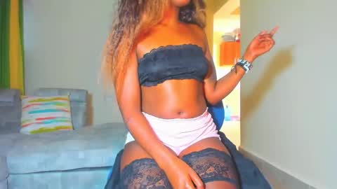 Snapshot of little_africa chatting on 01/01/25, 02:09 little_africa online show from 01/01/25, 02:09