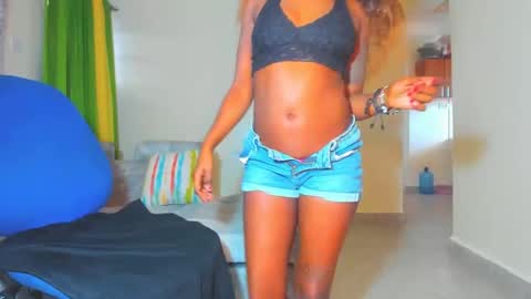 Snapshot of little_africa chatting on 01/03/25, 12:19 little_africa online show from 01/03/25, 12:19