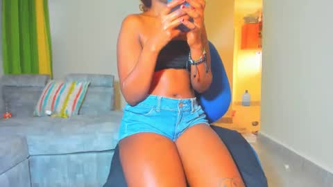 Snapshot of little_africa chatting on 01/04/25, 02:46 little_africa online show from 01/04/25, 02:46