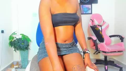 Snapshot of little_africa chatting on 01/19/25, 08:50 little_africa online show from 01/19/25, 08:50