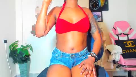 Snapshot of little_africa chatting on 02/04/25, 08:13 little_africa online show from 02/04/25, 08:13