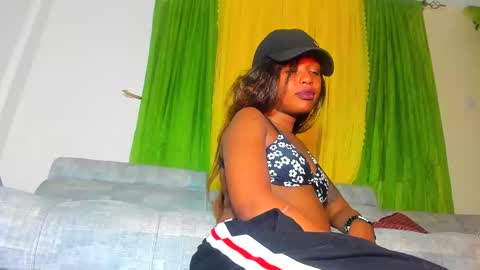 Snapshot of little_africa chatting on 02/04/25, 05:23 little_africa online show from 02/04/25, 05:23