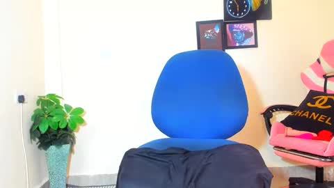 Snapshot of little_africa chatting on 02/11/25, 11:10 little_africa online show from 02/11/25, 11:10