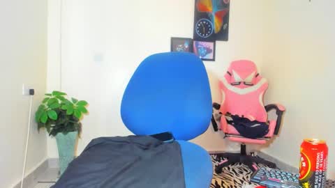 Snapshot of little_africa chatting on 02/28/25, 11:14 little_africa online show from 02/28/25, 11:14