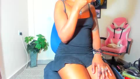 Snapshot of little_africa chatting on 03/06/25, 07:25 little_africa online show from 03/06/25, 07:25