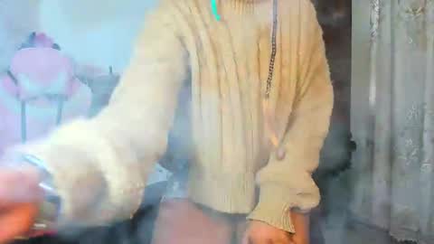 Snapshot of little_africa chatting on 10/25/25, 08:33 little_africa online show from 10/25/25, 08:33