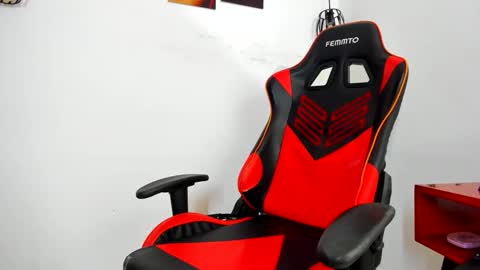 Snapshot of little_aphrodite2 chatting on 11/13/25, 04:22 Aliciaparaisss online show from 11/13/25, 04:22