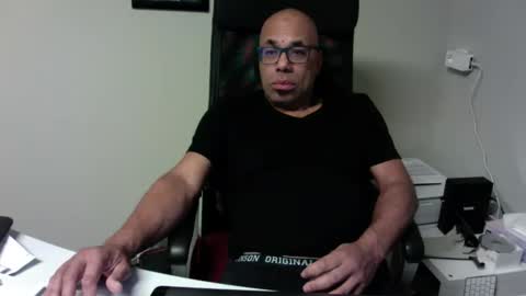 Snapshot of little_buddha chatting on 12/14/25, 06:52 Pure Black Power online show from 12/14/25, 06:52