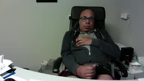 Snapshot of little_buddha chatting on 04/09/26, 09:09 Pure Black Power online show from 04/09/26, 09:09