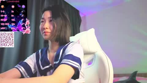 Snapshot of little_christle chatting on 05/04/26, 01:34 Yunna online show from 05/04/26, 01:34