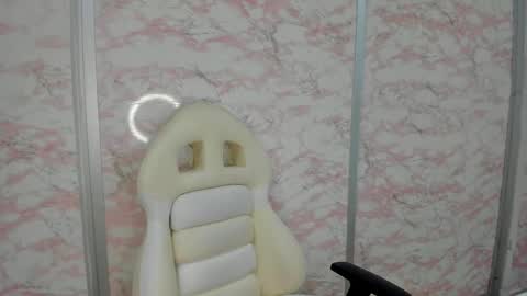 Snapshot of little_doll_4u chatting on 04/24/26, 10:18 ANNI online show from 04/24/26, 10:18