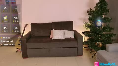 Snapshot of little_effy18_ chatting on 12/14/25, 01:00 Little Effy online show from 12/14/25, 01:00