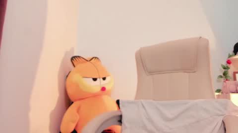 Snapshot of little_eli chatting on 02/04/25, 10:13 Help me reach 100 likes online show from 02/04/25, 10:13