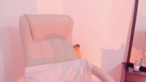 Snapshot of little_eli chatting on 02/09/25, 07:09 Help me reach 100 likes online show from 02/09/25, 07:09