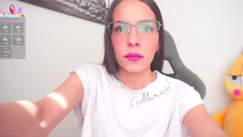 Snapshot of little_eli chatting on 09/11/25, 07:14 Help me reach 100 likes online show from 09/11/25, 07:14