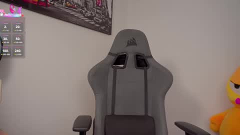 Snapshot of little_eli chatting on 09/15/25, 07:14 Help me reach 100 likes online show from 09/15/25, 07:14