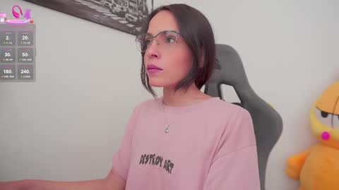 Snapshot of little_eli chatting on 09/16/25, 07:15 Help me reach 100 likes online show from 09/16/25, 07:15