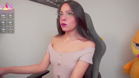 Snapshot of little_eli chatting on 10/14/25, 07:14 Help me reach 100 likes online show from 10/14/25, 07:14