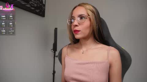 Snapshot of little_eli chatting on 11/04/25, 07:13 Help me reach 100 likes online show from 11/04/25, 07:13