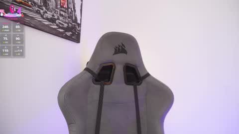 Snapshot of little_eli chatting on 11/14/25, 07:12 Help me reach 100 likes online show from 11/14/25, 07:12