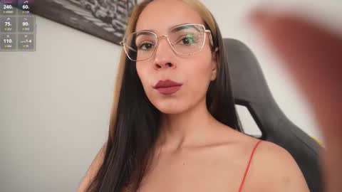 Snapshot of little_eli chatting on 11/23/25, 07:13 Help me reach 100 likes online show from 11/23/25, 07:13