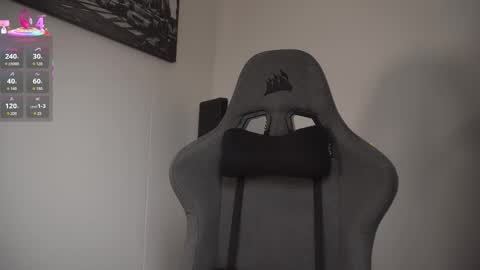 Snapshot of little_eli chatting on 11/24/25, 07:13 Help me reach 100 likes online show from 11/24/25, 07:13