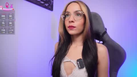 Snapshot of little_eli chatting on 11/27/25, 07:16 Help me reach 100 likes online show from 11/27/25, 07:16