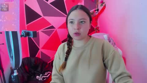 Snapshot of little_emma0 chatting on 03/23/26, 01:09 Carol online show from 03/23/26, 01:09