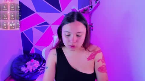 Snapshot of little_emma0 chatting on 04/05/26, 04:04 Carol online show from 04/05/26, 04:04