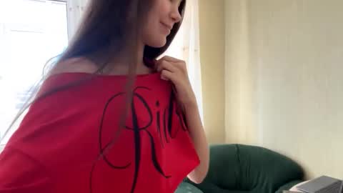 Snapshot of little_ieity chatting on 11/11/25, 02:22 Viiola online show from 11/11/25, 02:22