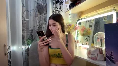 Snapshot of little_ieity chatting on 12/01/25, 09:25 Viiola online show from 12/01/25, 09:25