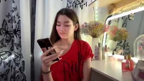 Snapshot of little_ieity chatting on 12/02/25, 09:36 Viiola online show from 12/02/25, 09:36