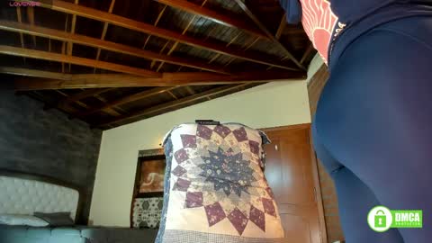 Snapshot of little_izzi chatting on 04/06/26, 10:22 Izzi online show from 04/06/26, 10:22