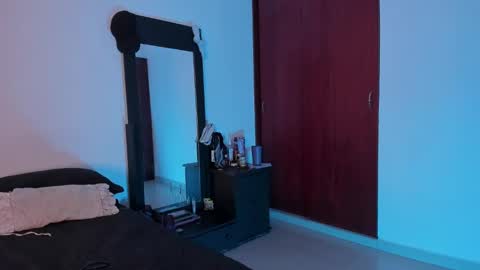 Snapshot of little_kayla_ chatting on 02/28/25, 01:37 kayla  Instagram kayla 71082 online show from 02/28/25, 01:37