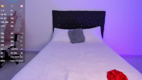 Snapshot of little_liaa chatting on 02/14/25, 08:37 NATHY online show from 02/14/25, 08:37