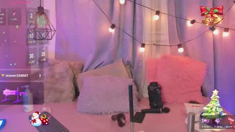 Snapshot of little_lili19 chatting on 11/22/25, 09:14 Lili online show from 11/22/25, 09:14